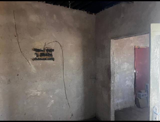 2 BEDROOM HOUSE FOR SALE IN TSAKANE